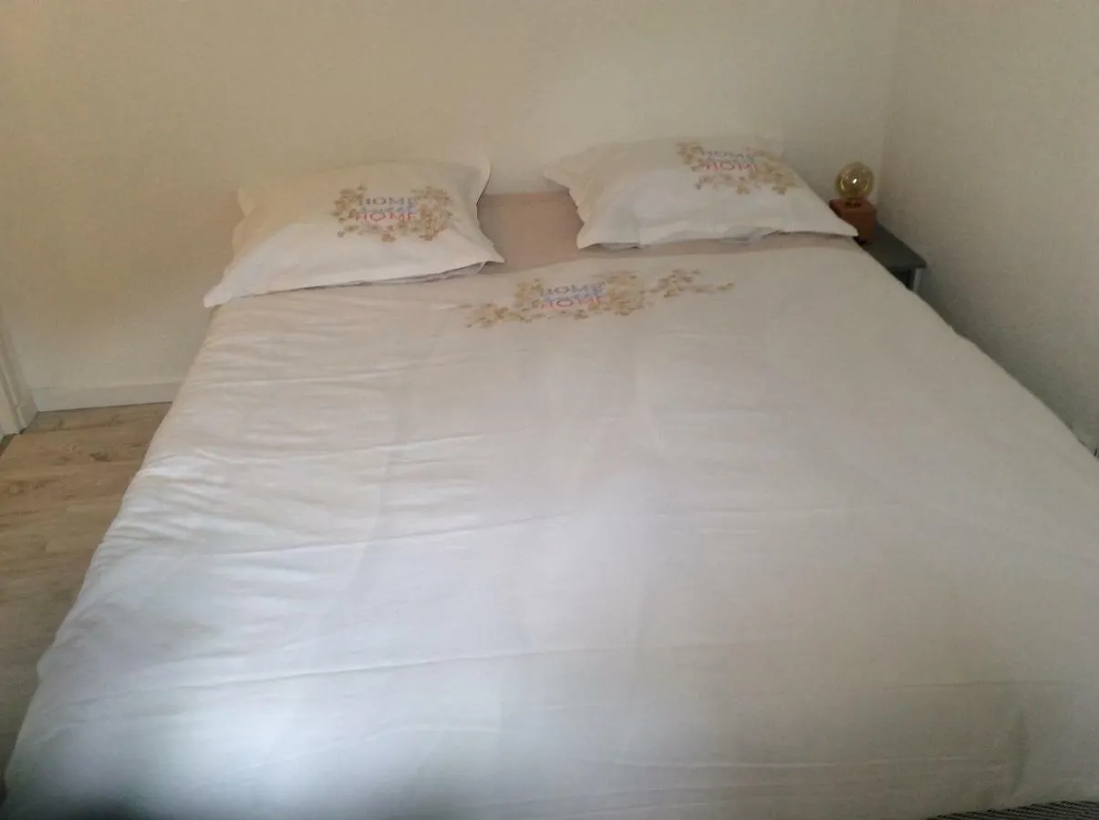 Gites Et Chambres D'Hotes Les Roses The Hauterives