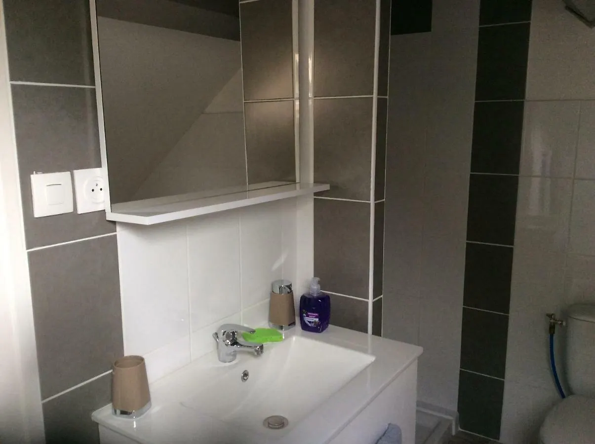 Gites Et Chambres D'Hotes Les Roses The Hauterives 0*,